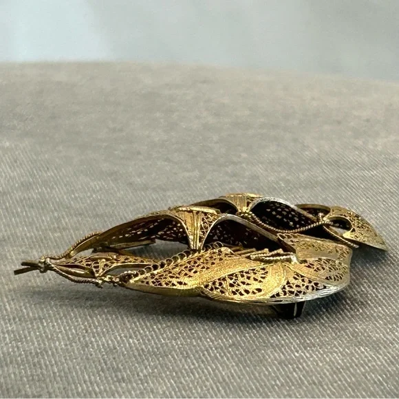 Vintage Gold Tone Metal Filigree & Enamel Portugal Sailing Ship pin brooch 1950